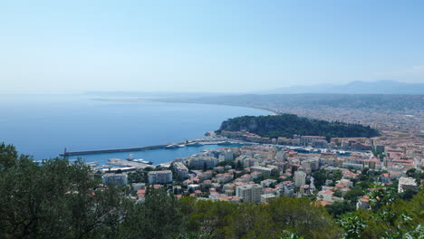 High-angle-static-panoramic-view-over-Nice-and-old-harbor,-French-Riviera