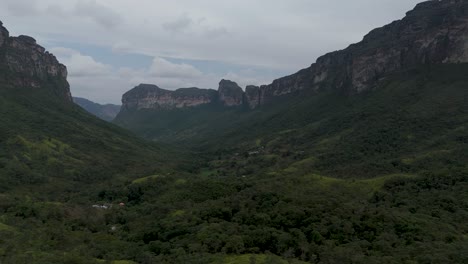 a drone shot gliding through chapada diamantina national park overlooking the valley on a partly cloudy day