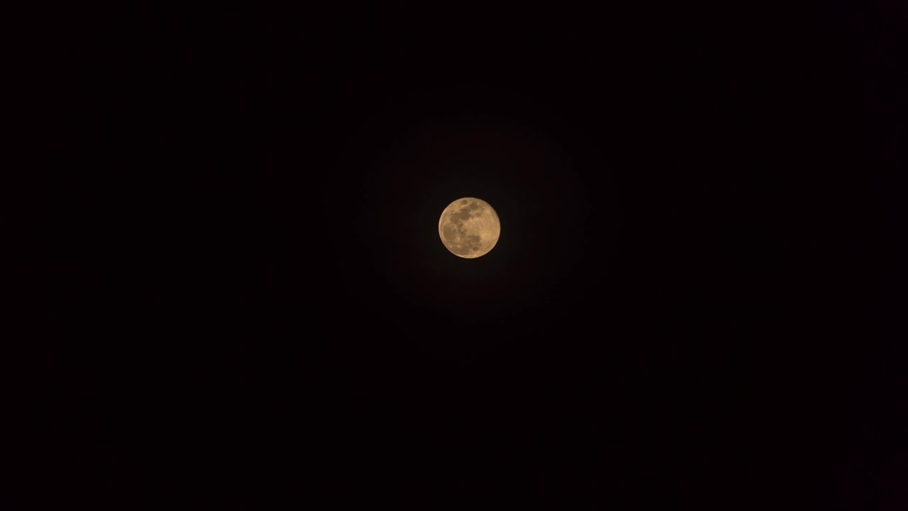 Lua Cheia no Céu Noturno