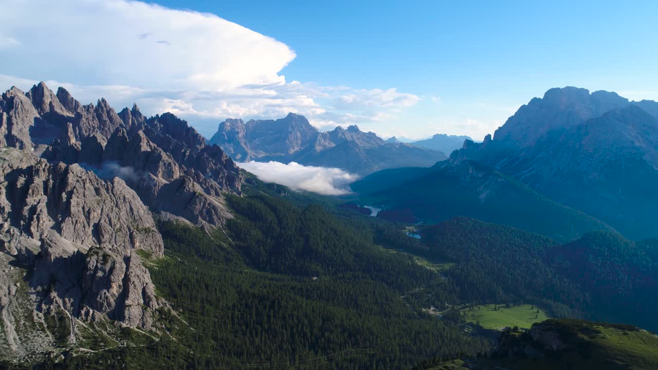 Parco Naturale Nazionale Tre Cime Nelle Alpi Dolomitiche. Bella natura d'Italia.