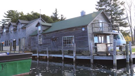 Leland-River-in-Northern-Michigan