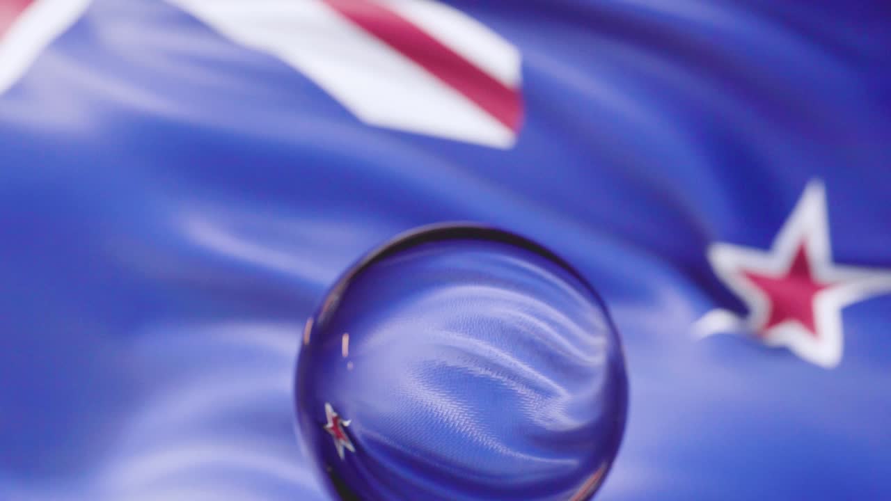 la bandera de nueva zelanda está ondeando contra el cielo azul en 4k.