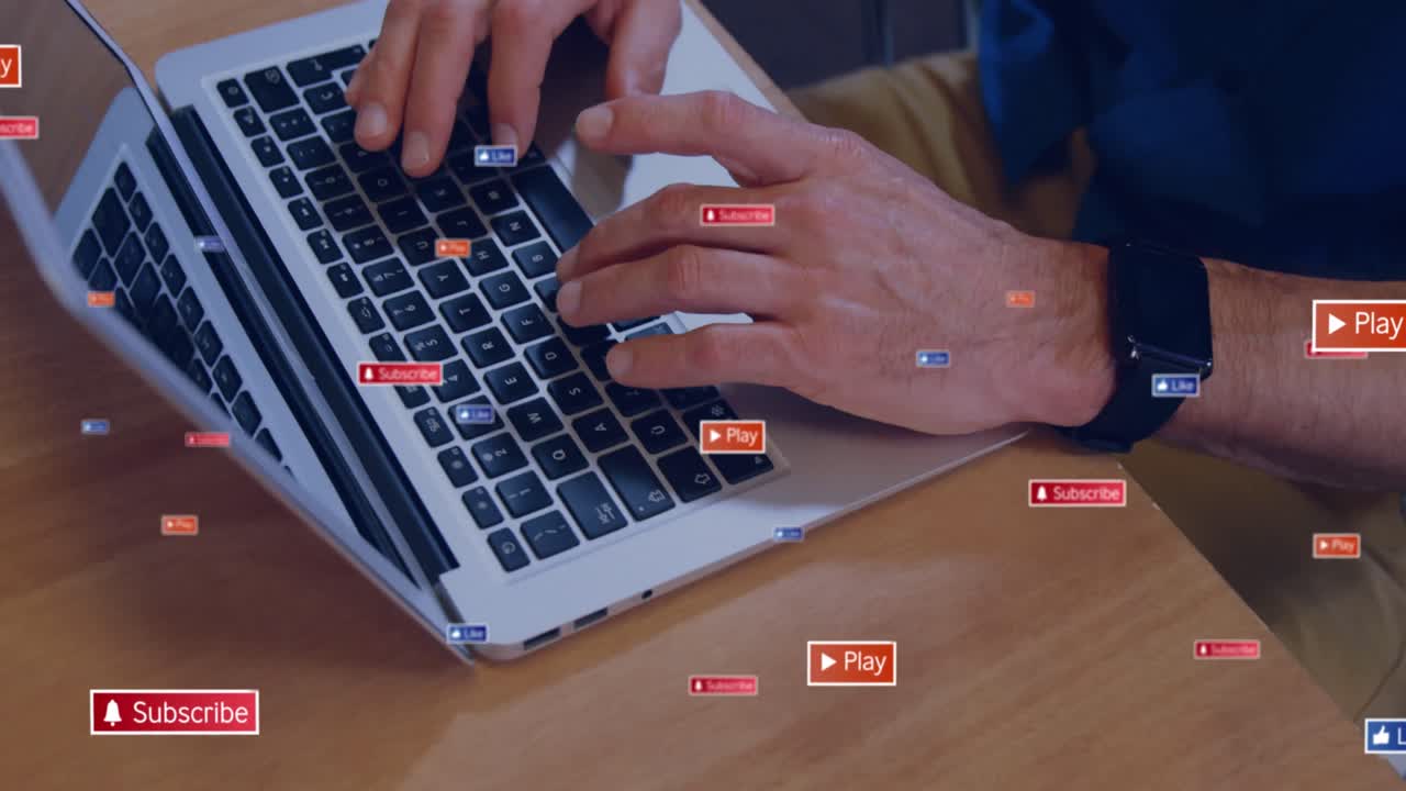 animación de procesamiento de datos sobre hombre caucásico usando computadora