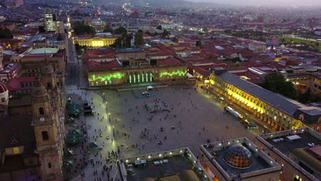 Bonito-Atardecer-Toma-Aérea-Sobre-El-Centro-De-Bogotá,-Columbia-2