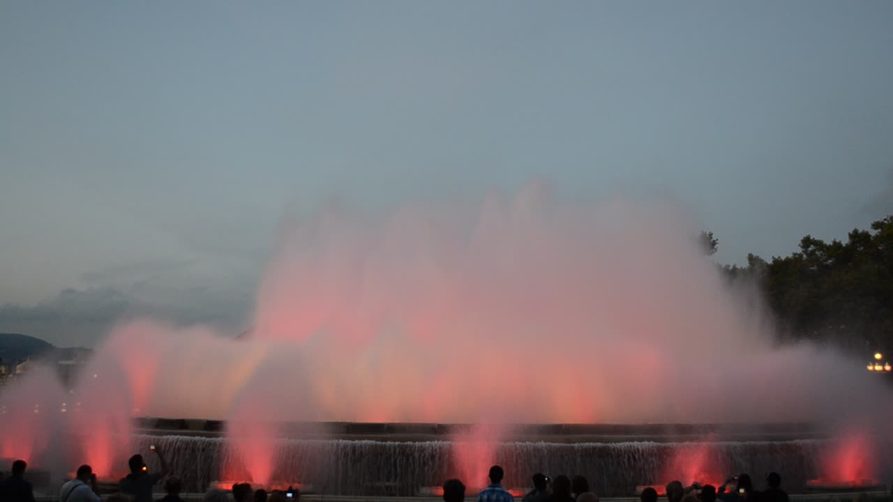 Fontana Magica di Montjuic che canta la sera, Barcellona, Spagna