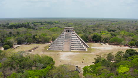 Forwards-reveal-of-famous-landmark-Temple-of-Kukulcan.-Aerial-view-of-old-stone-pyramid.-Historical-monuments-of-pre-Columbian-era,-Chichen-Itza,-Mexico.