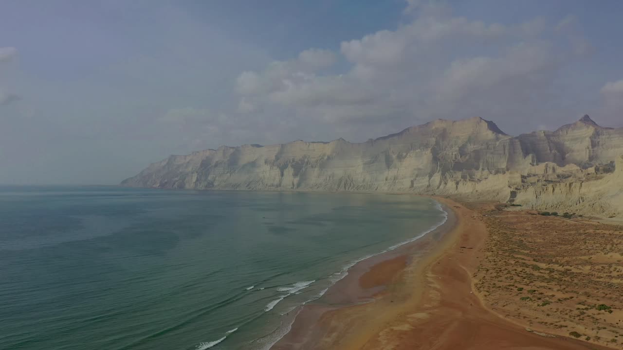 Veduta Aerea del Litorale della Spiaggia Accanto al Mar Arabico nel Parco Nazionale di Hingol in Balochistan.