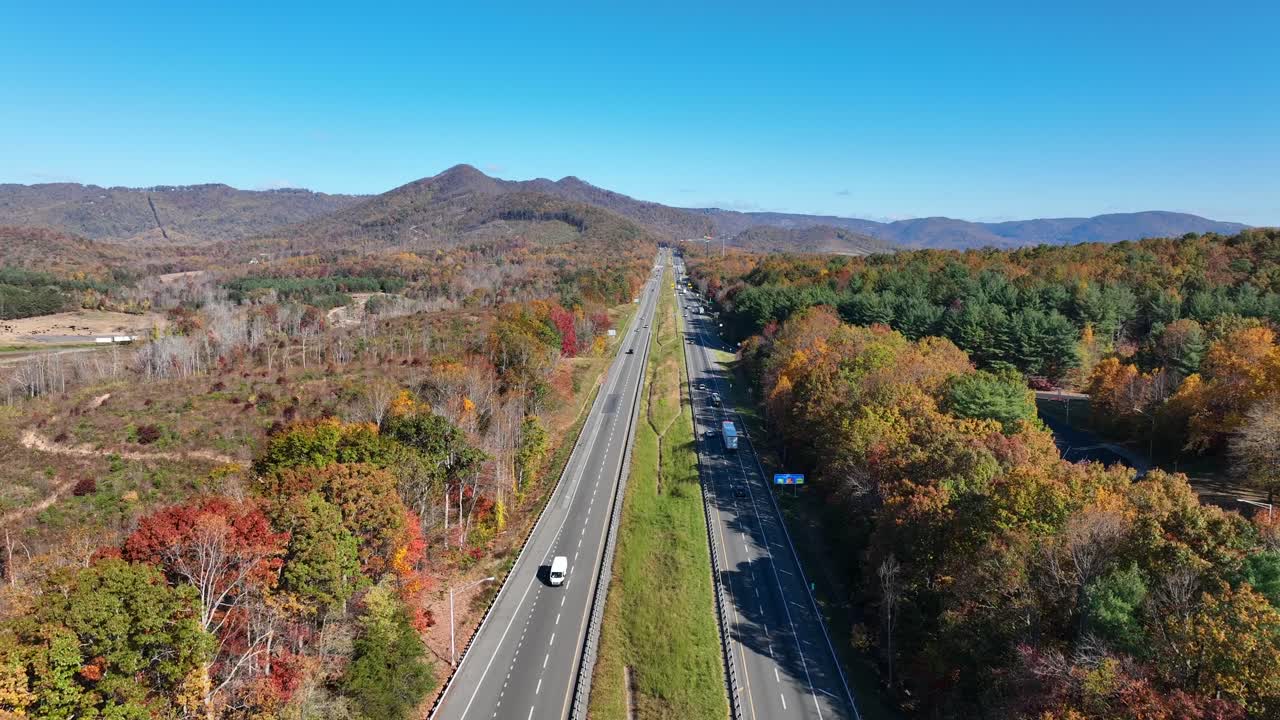 carretera en los apalaches durante el otoño