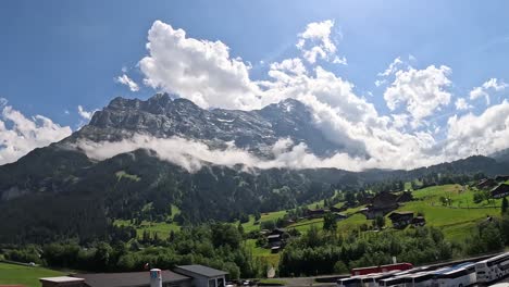 Zugfahrt-In-Wengen,-Schweiz,-Europa-Mit-Blick-Auf-Den-Jungfrauberg