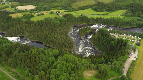 La-Cascada-Ristafallet-En-La-Parte-Occidental-De-Jamtland-Está-Catalogada-Como-Una-De-Las-Cascadas-Más-Hermosas-De-Suecia.