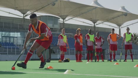 jugadores de hockey preparándose antes de un juego