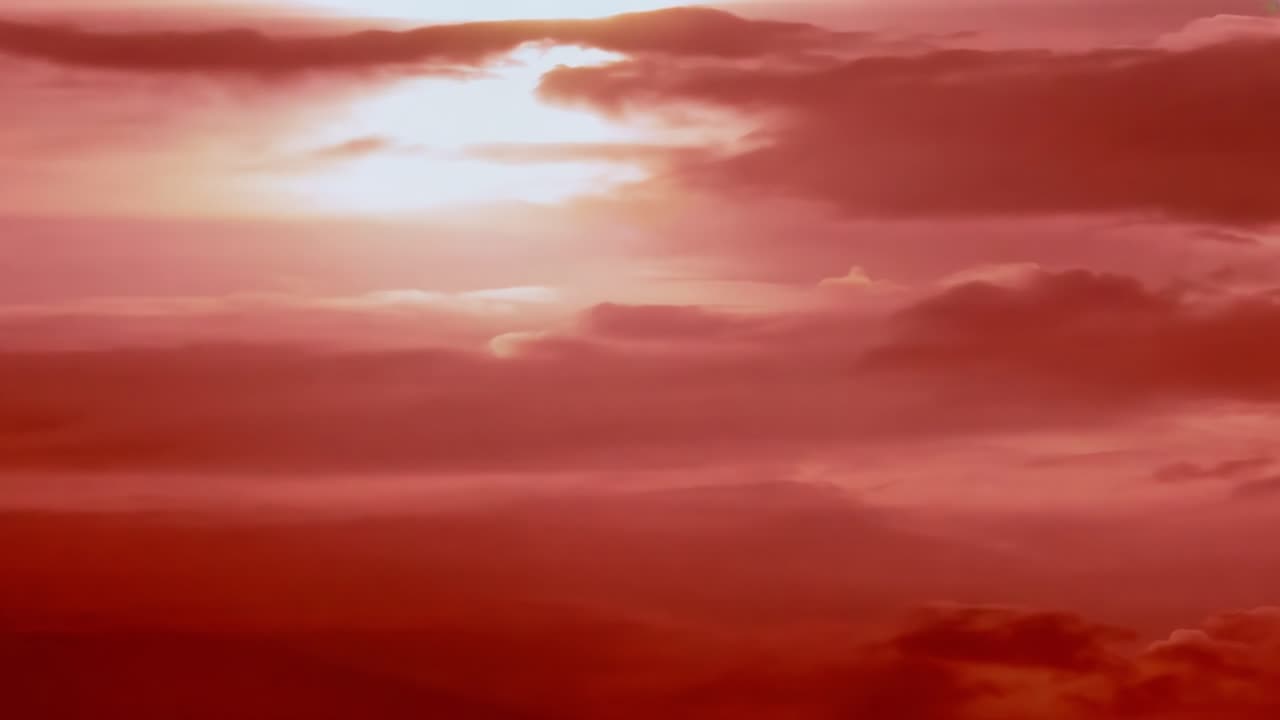 멋진 일몰 하늘과 털털한 구름