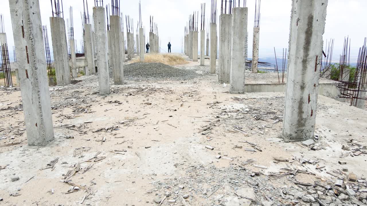 ingeniero africano inspector vigilancia operativo drone piloto