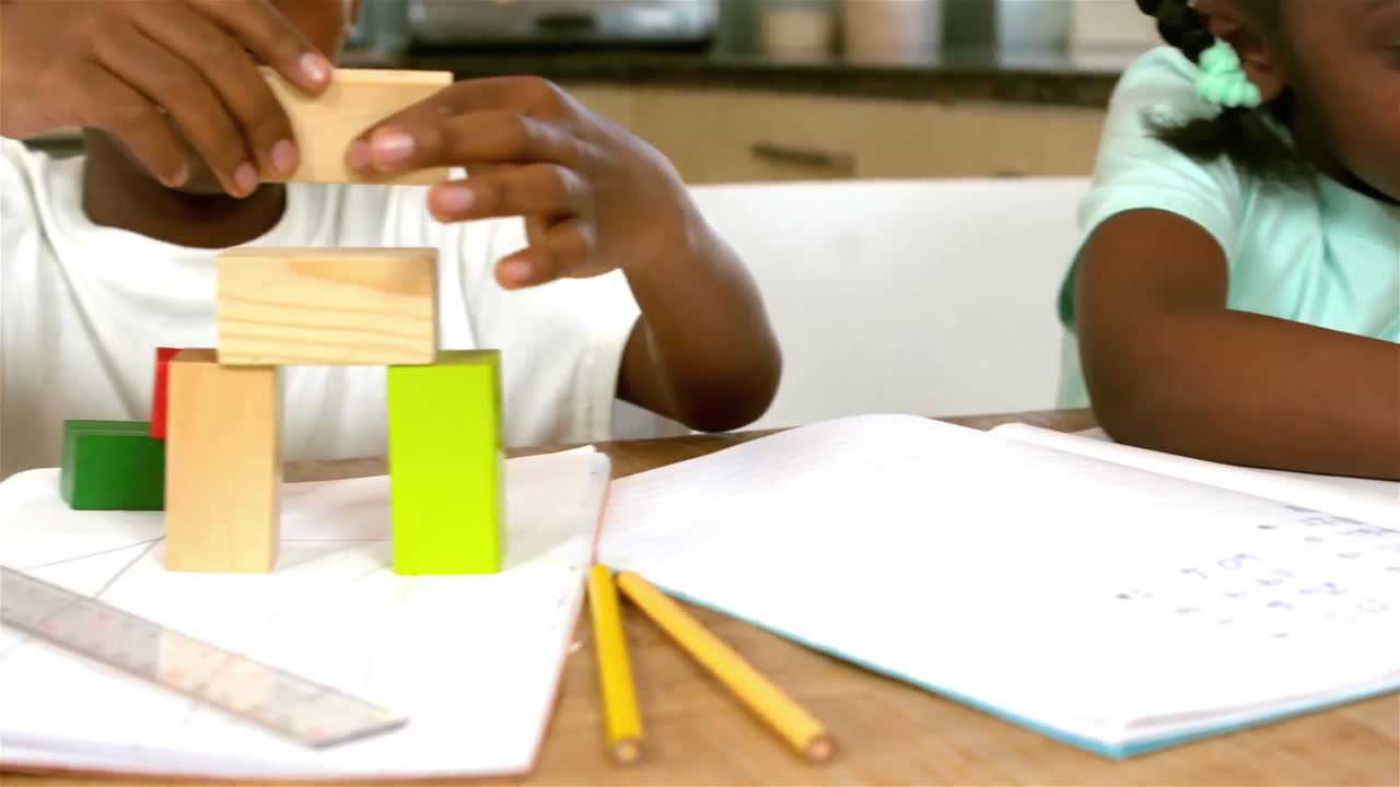 hermanos negros en la cocina