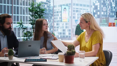 financial adviser assisting clients in setting up investment accounts
