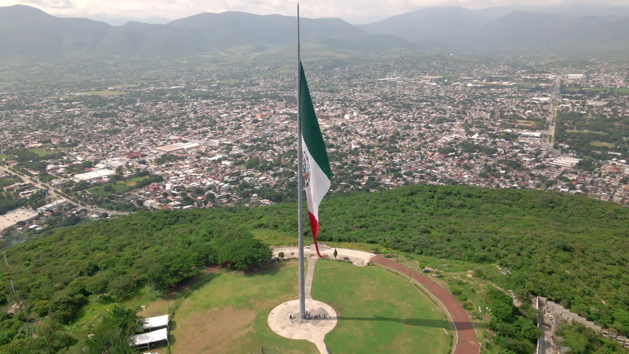 bandera nacional mexicana gigante en iguala, guerrero, méxico