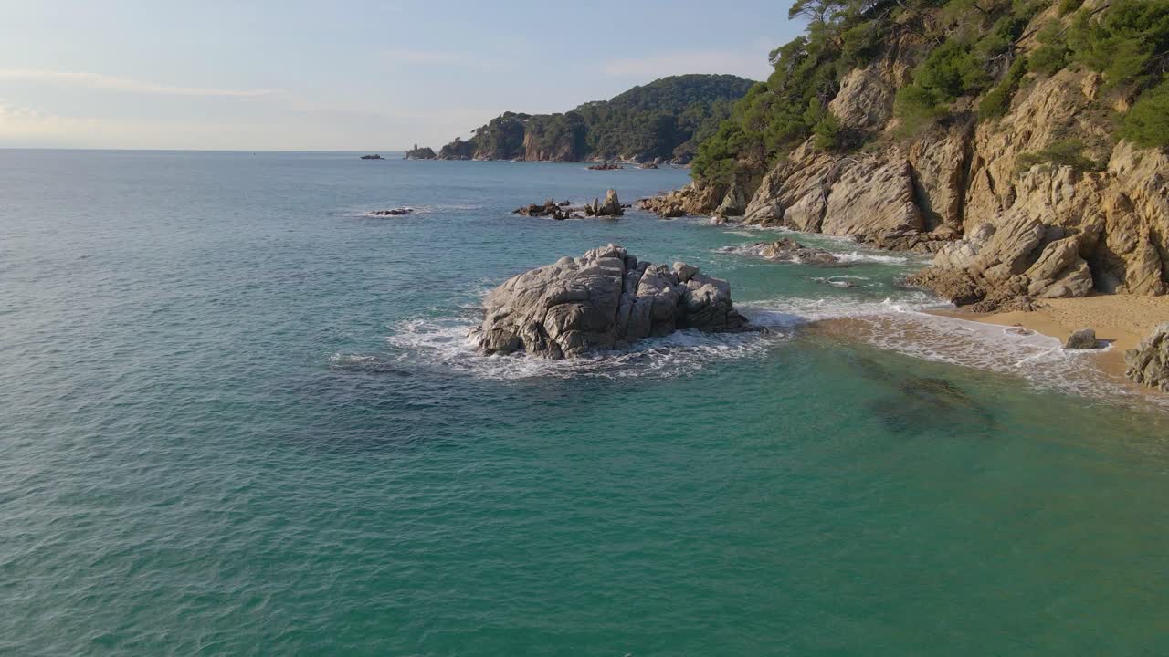 mediterraneo playa paradisiaca azul turquesa aguas no people vista aerea drone españa catalunya costa brava blanes lloret de mar mallorca islas baleares