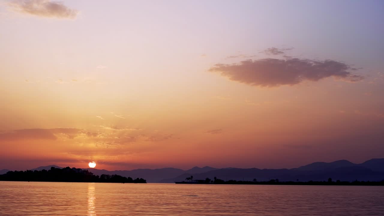 페티에의 놀라운 타임스 일몰 풍경