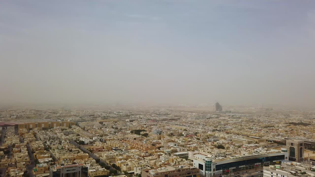tormenta de arena en la ciudad de riyadh - arabia saudita