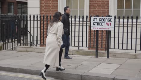 Cerca-De-Edificios-Y-Firmar-En-St-George-Street-Mayfair-Londres