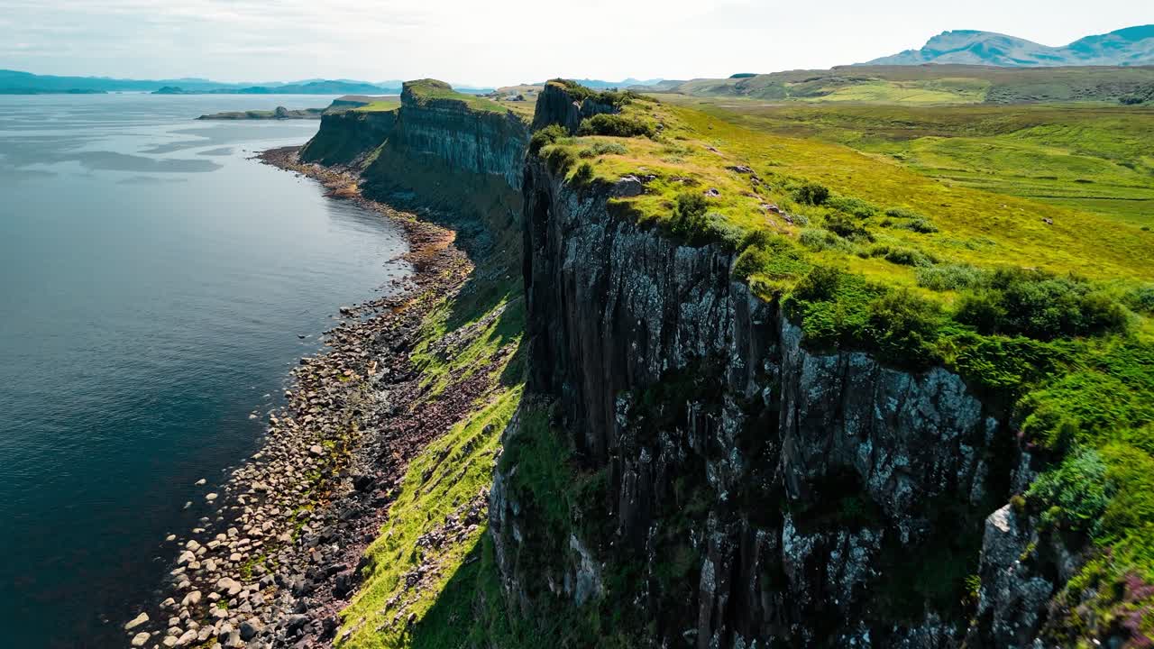 Scenic Coastal Cliffs and Ocean Views