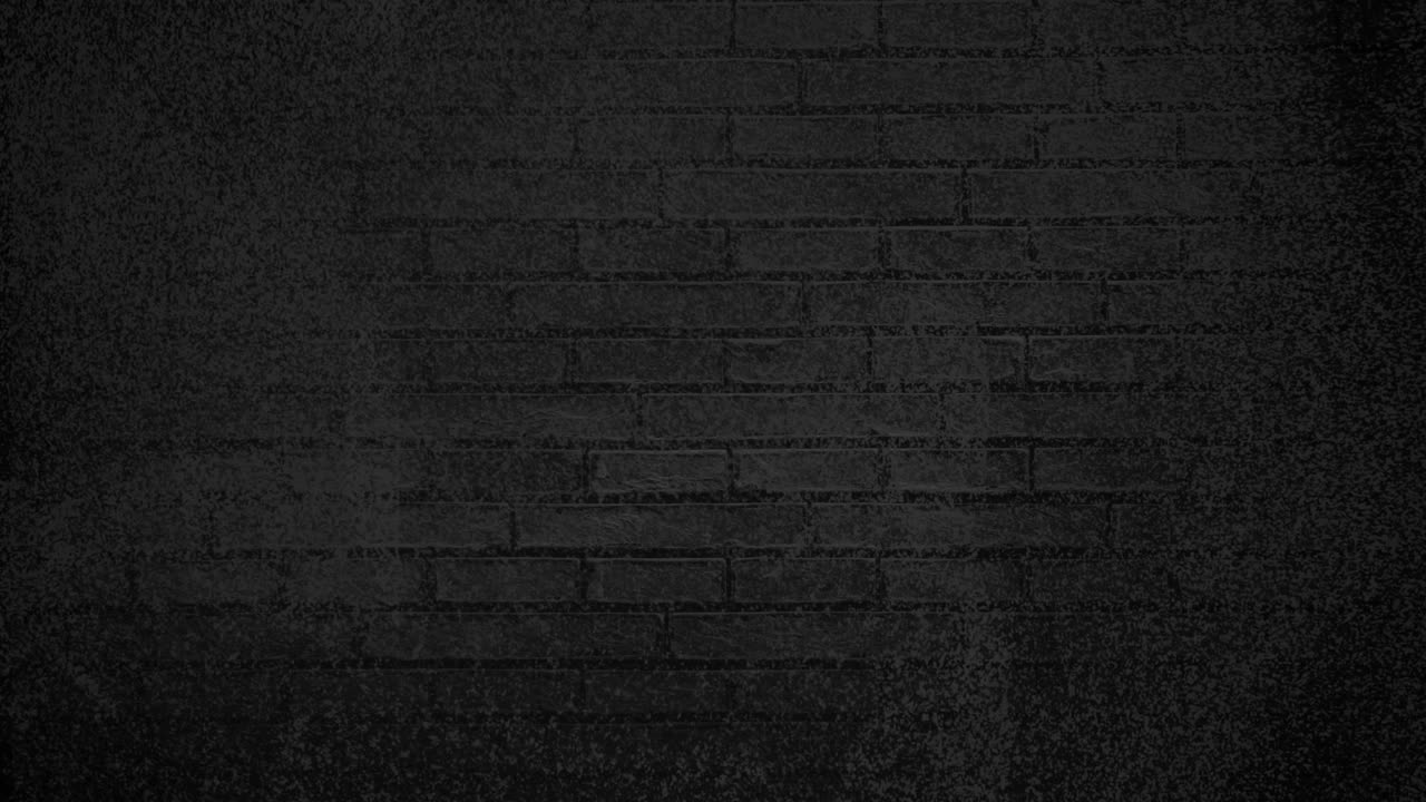 patrón texturizado parpadeando contra la pared de ladrillo negro