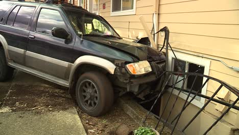 accidente de coche en una casa