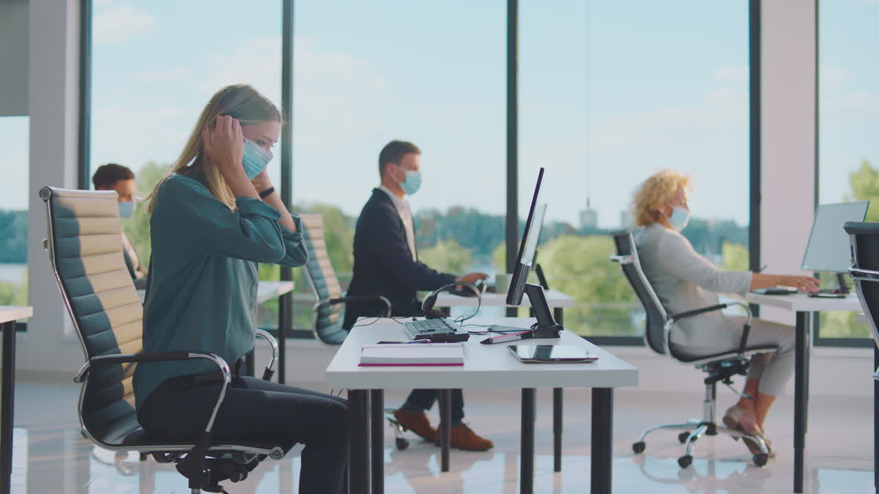 팬데 기간 동안 사무실 직원