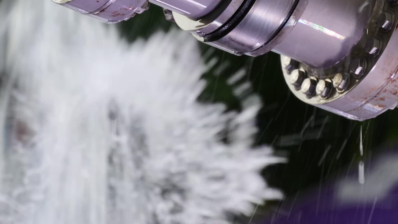 스프레이 물을 통해 이동하는 산업 파이프