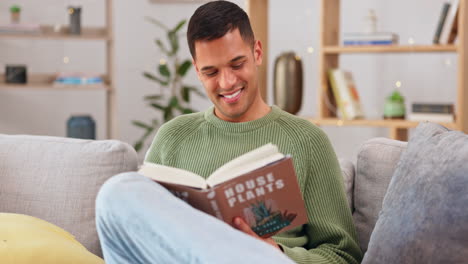 feliz, hombre y leyendo un libro sobre plantas