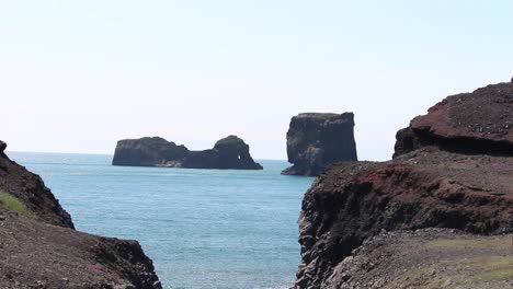 Vista-Desde-La-Playa-En-El-área-De-Dyrholaey