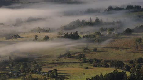 Lange-Sicht-Auf-Das-Numinbah-Tal-Unter-Wolken-Vom-Aussichtspunkt-Rosins-Im-Hinterland-Der-Goldküste