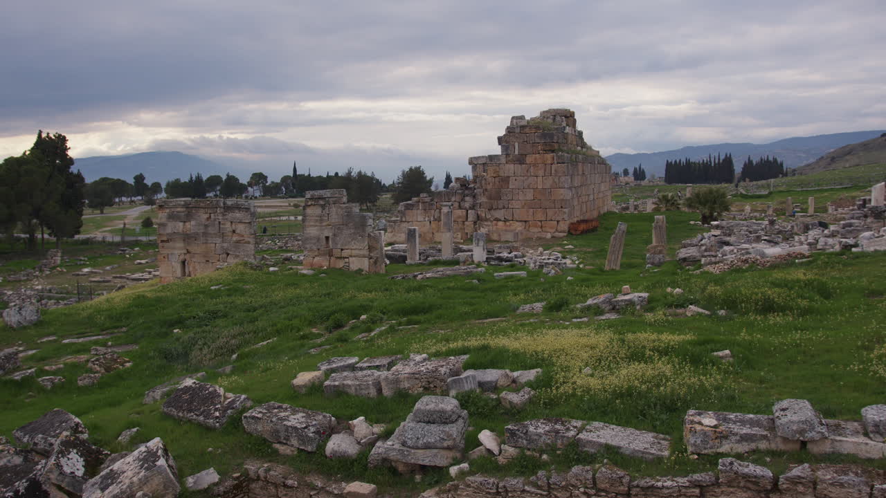 히에라폴리스 의 한  에 있는 건물 의 폐허