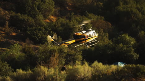 Rettungshubschrauber-Landen-In-Kern-County,-Kalifornien