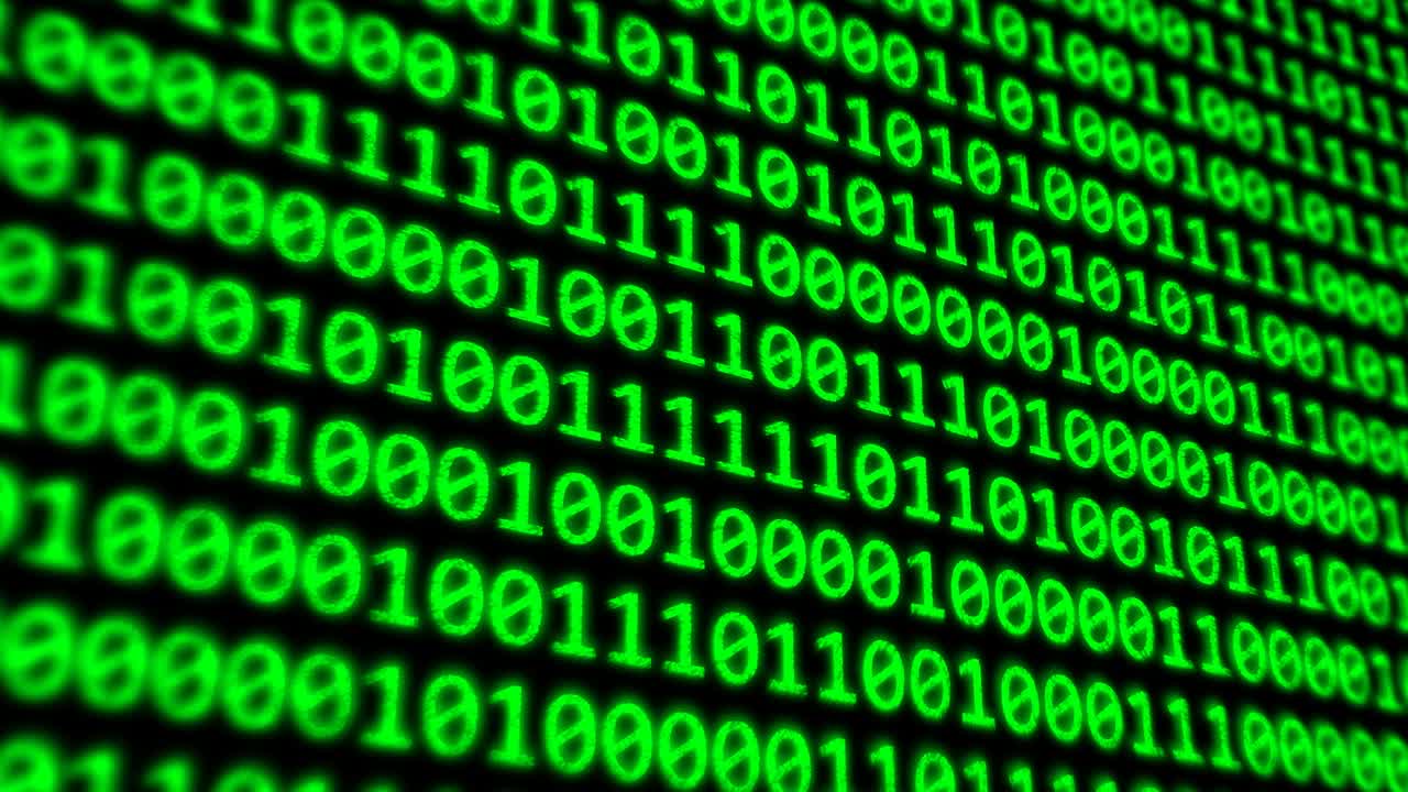 dígitos de programa de código binario en la pantalla oscura del monitor de la computadora - animación de fondo de movimiento de bucle sin costuras de 4k