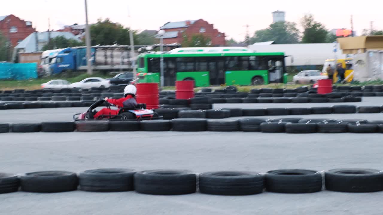 도시 에서 고카르트 를 즐기는 것