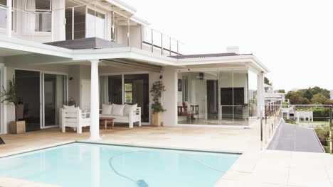 General-view-of-modern-house-with-swimming-pool,-in-slow-motion