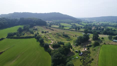 Campo-De-Cheshire-Sendero-De-Arenisca-Amplia-Toma-Aérea