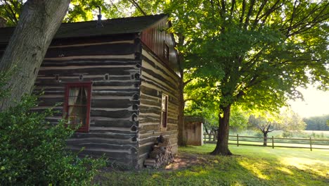 Seite-Der-Hütte-Oder-Des-Gehöfts-An-Der-Historischen-Stätte-Auf-Der-Peter-Whitmer-Farm-In-New-York-Im-Seneca-County-In-Der-Nähe-Von-Waterloo-Mormon-Oder-Der-Kirche-Jesu-Christi-Der-Heiligen-Der-Letzten-Tage