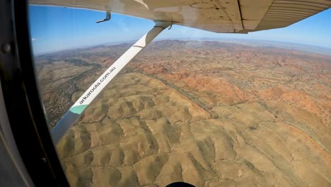 punto de vista del paisaje de arkaroola desde aviones ligeros, terreno accidentado de la experiencia de vuelo, australia