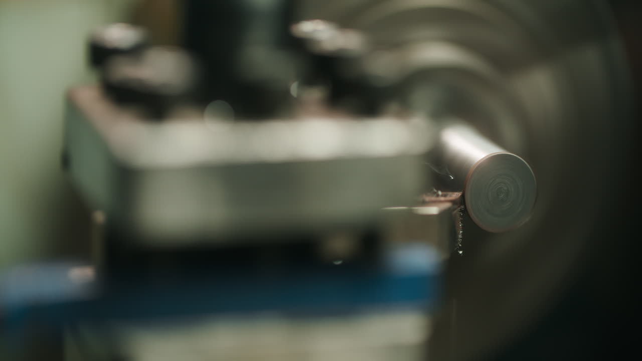 도자기에서 금속을 가공하는 일