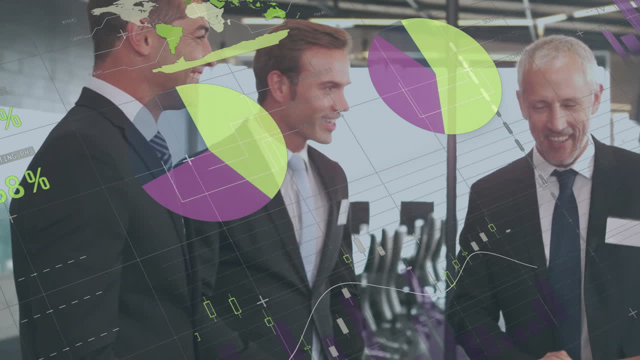 анимация обработки данных и диаграммы над различными деловыми людьми, пожимающими руки