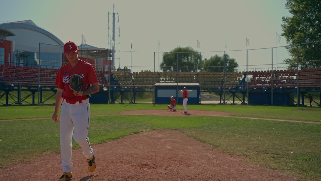 Giocatori di baseball che giocano su un campo da baseball