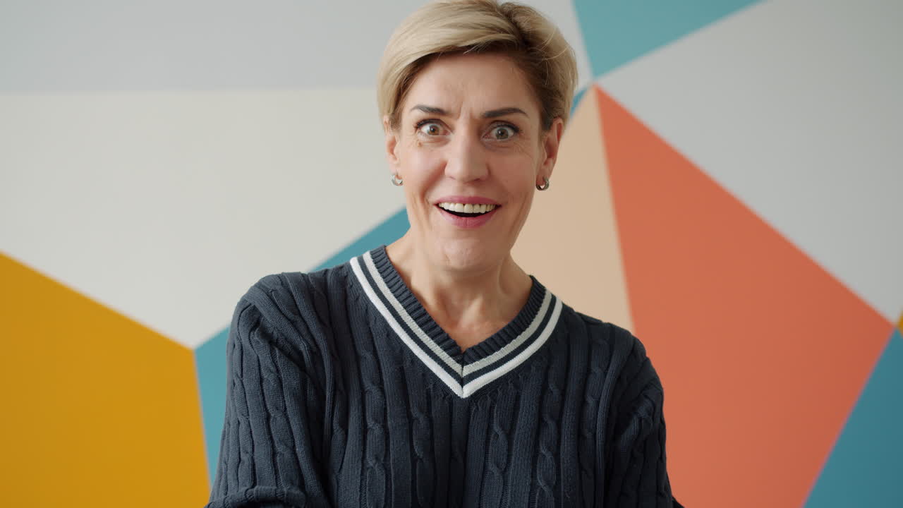 retrato de mujer sorprendida