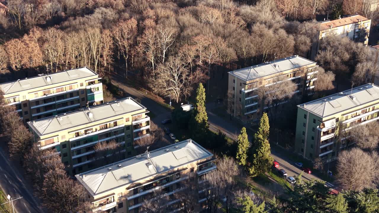 Quartiere residenziale urbano visto dall'alto in autunno