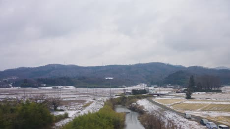 Winterlandschaft-Im-Norden-Japans-Vom-Zugfenster-Aus-Gesehen