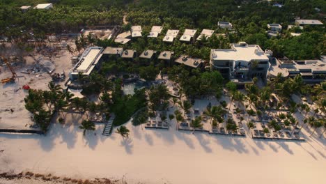 Vista-Aérea-Del-Hotel-Y-Club-De-Playa-Casa-Malca-En-Tulum,-México