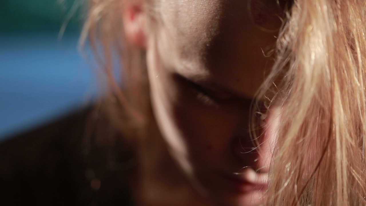 이마에 이 있는 가정 폭력