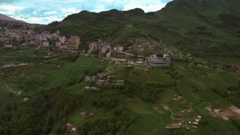 Aerial-perspective-of-Sapa-Town-in-Lao-Cai-Province,-North-Vietnam,-showcasing-its-iconic-landmarks-and-popular-tourist-attractions