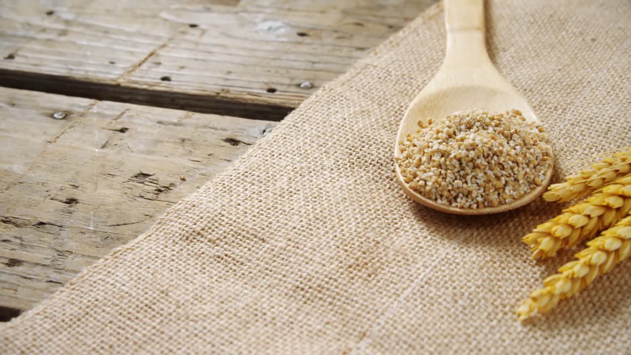 섬유 4k에 아침 식사 시리얼과 보리